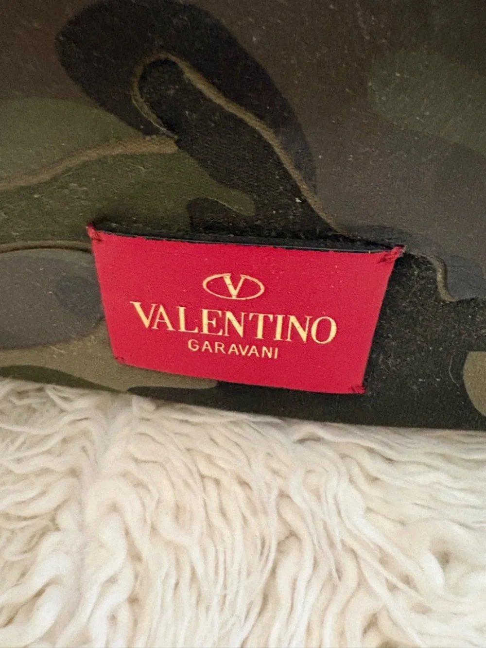 Authentic Valentino Rockstud Reversible
Camouflage Camo Tote - Picture 3 of 15